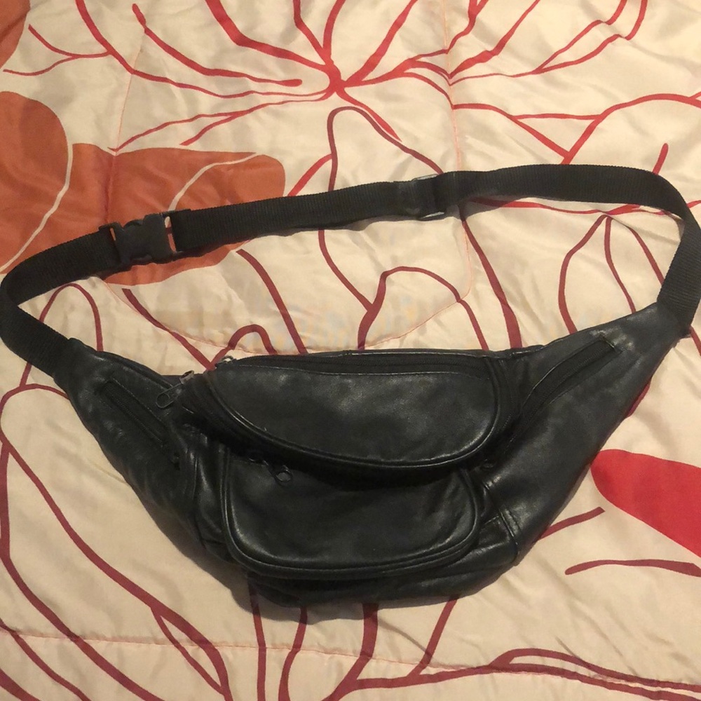 Leather belt bag